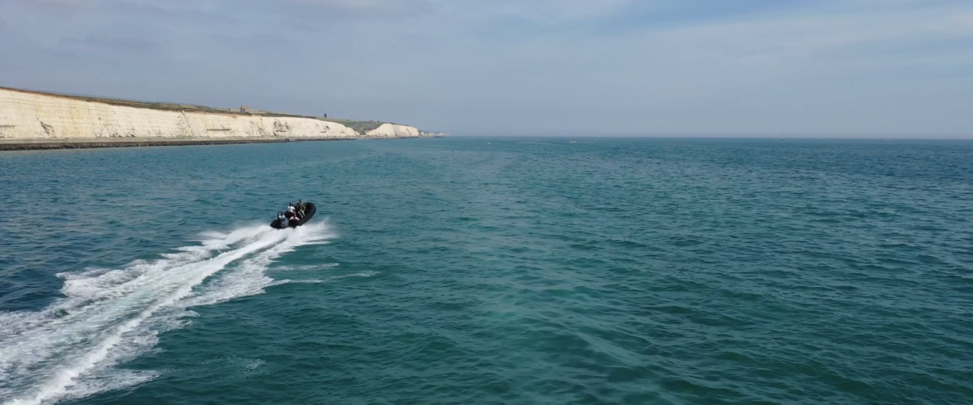 Brighton-venue-powerboat-sussex-chalk-cliffs 