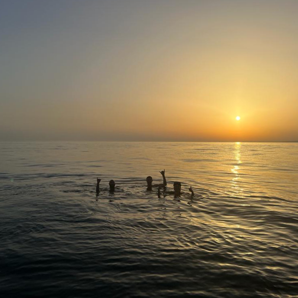 group-sea-swimming-thrill-and-chill